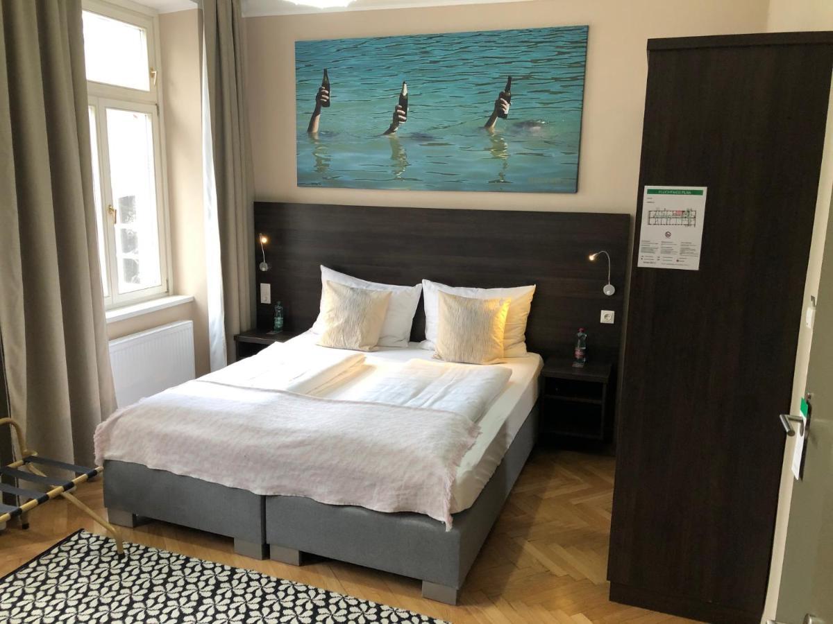 Doppel- oder Zweibettzimmer