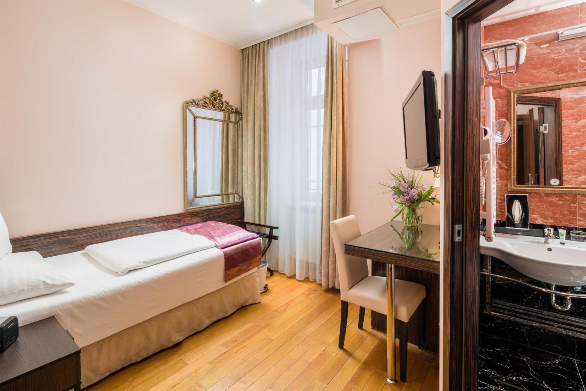 Classic Single Room