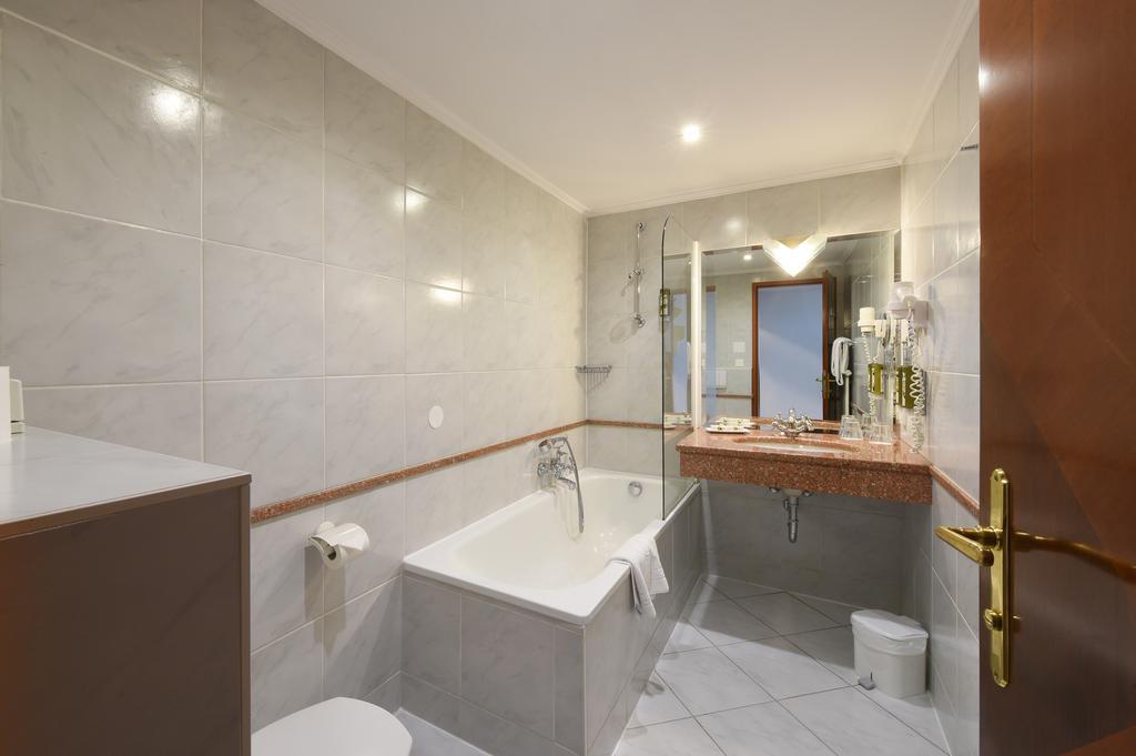 Suite mit 2 Schlafzimmern und 2 Badezimmern.