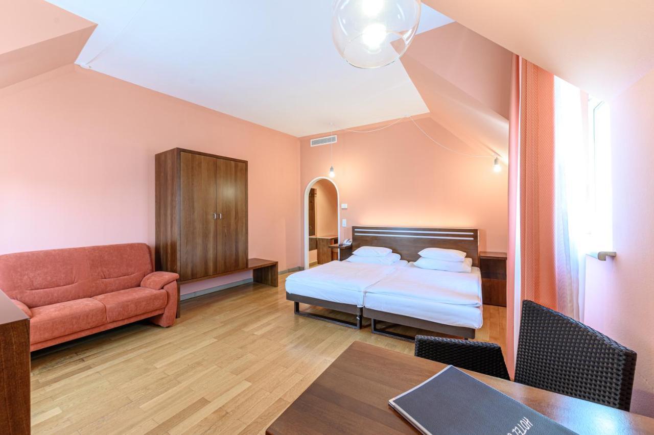 Double Room,370766797:JPEG