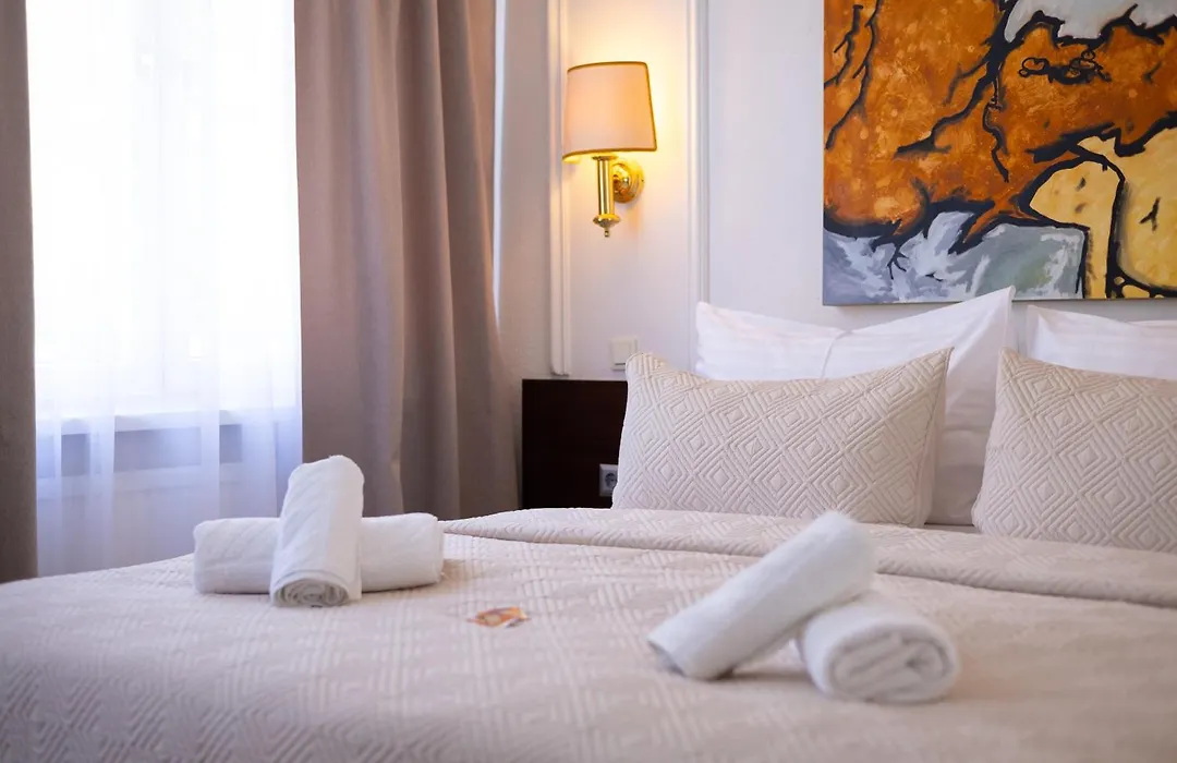 Hotel Attaché-1