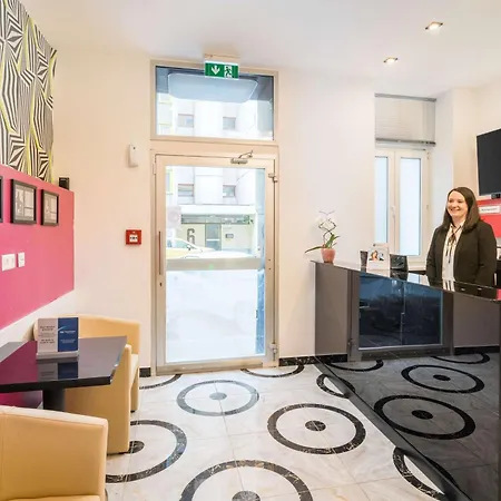 Best Western Plus Celebrity Suites-2
