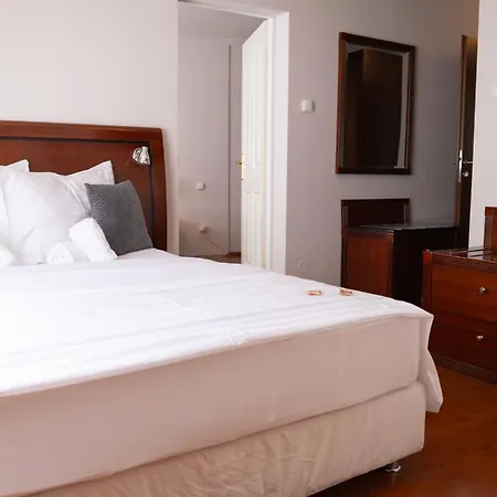 Hotel Attaché-2